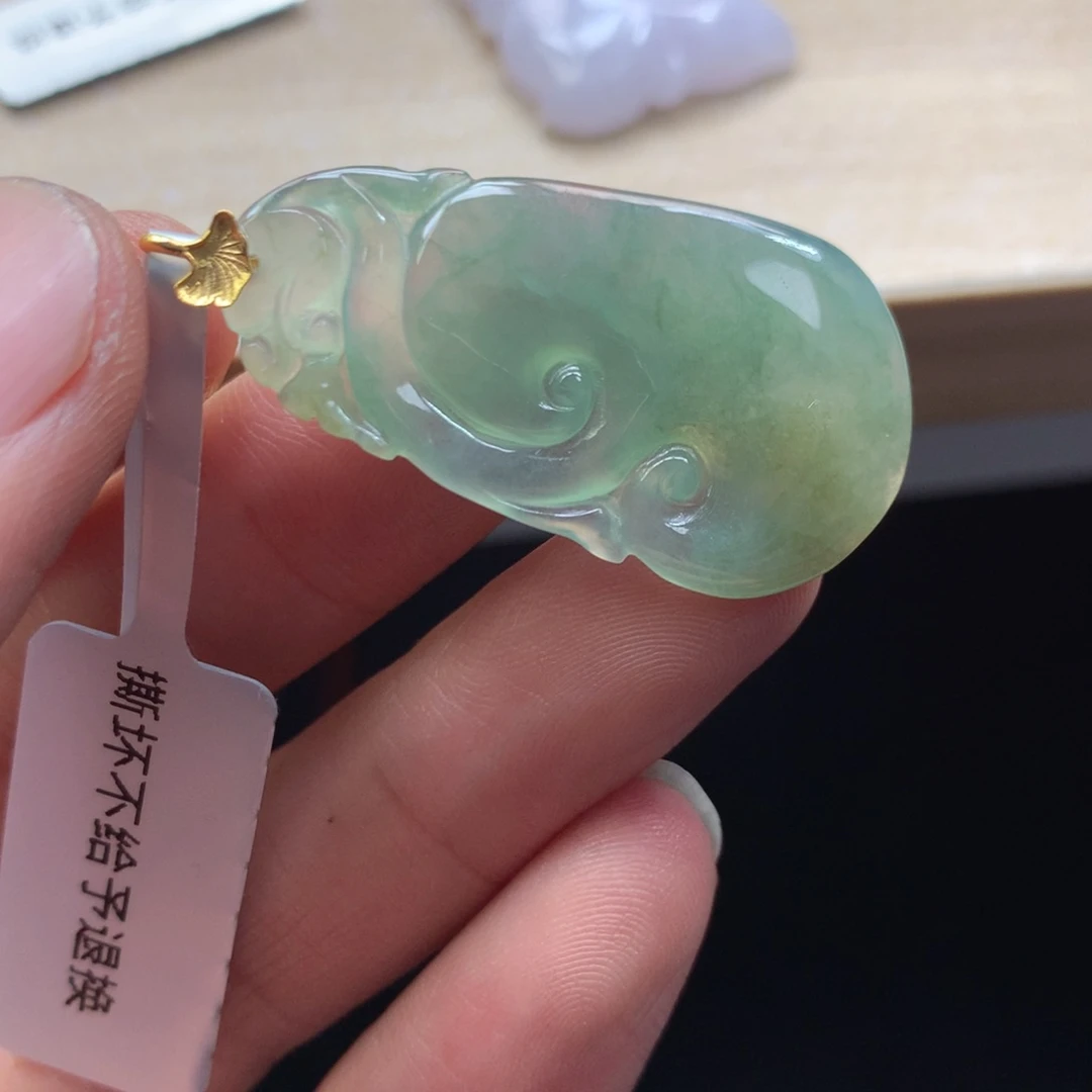 颈饰未镶嵌翡翠吊坠