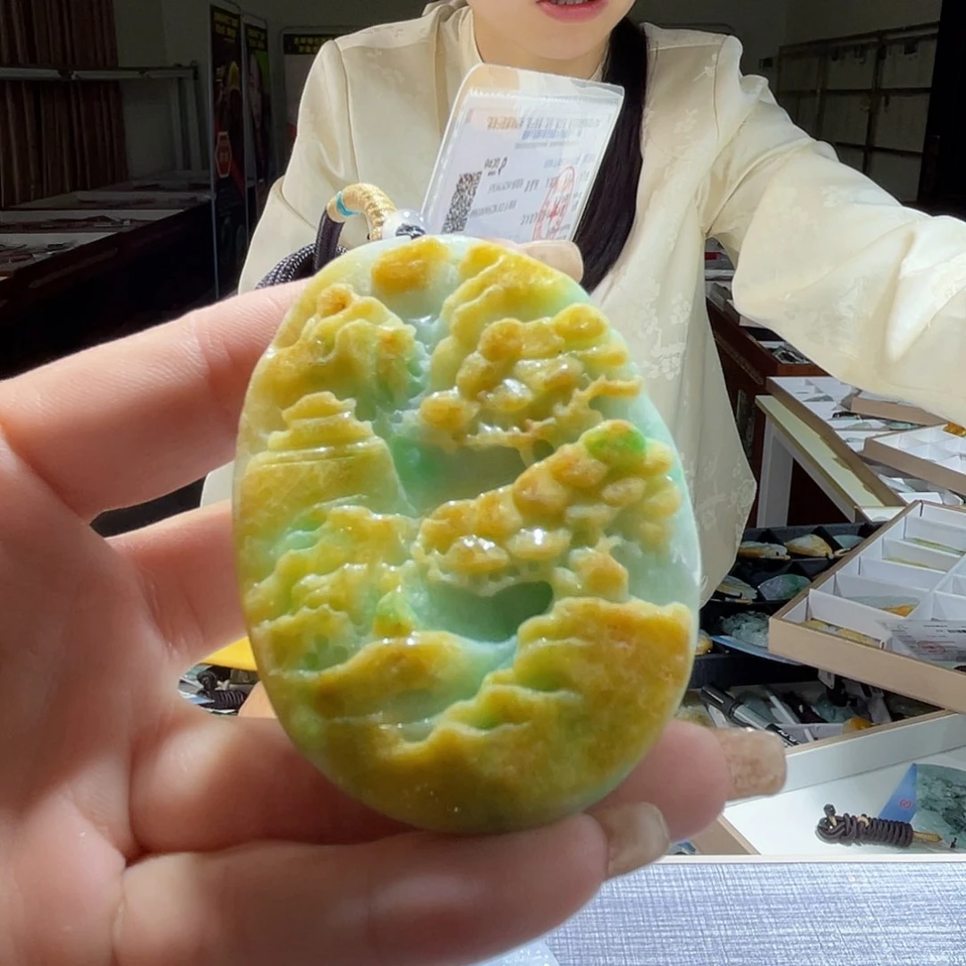 翡翠未镶嵌颈饰一