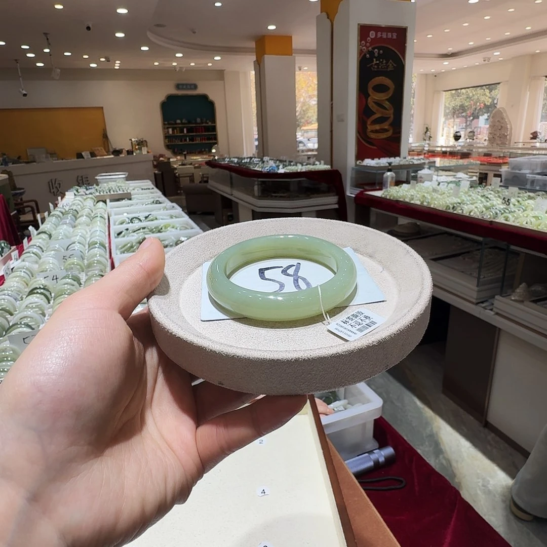 和田玉未镶嵌手镯71