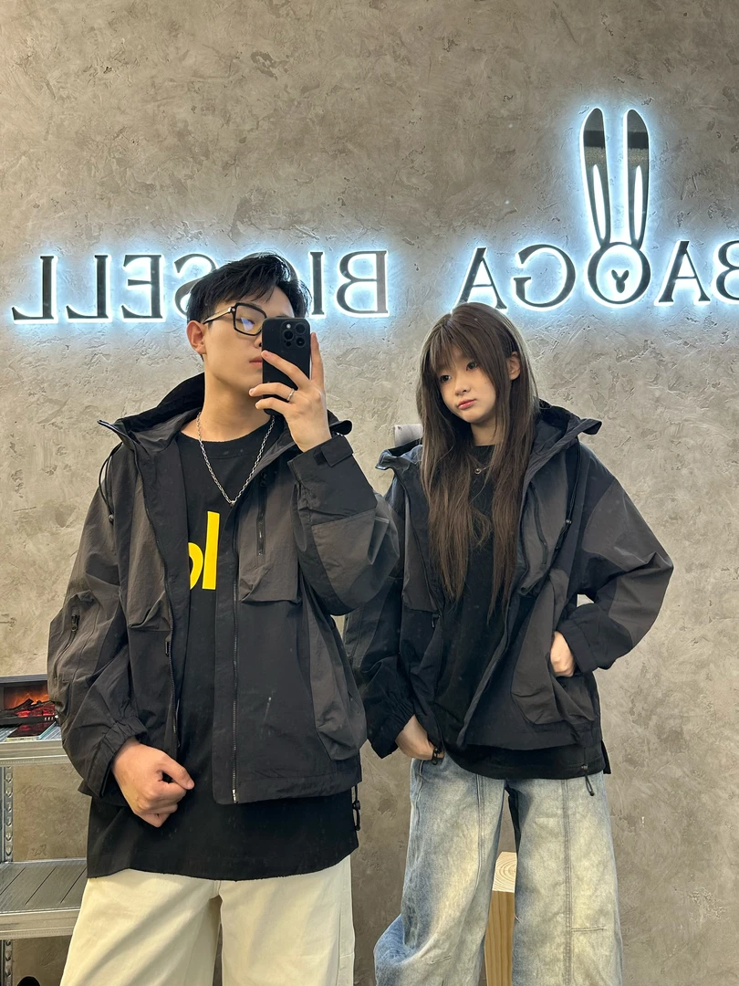 2025新款潮牌男女同款连帽冲锋衣拼接防风短款潮流百搭夹克外套