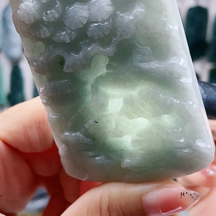 颈饰足铂镶嵌翡翠翡翠