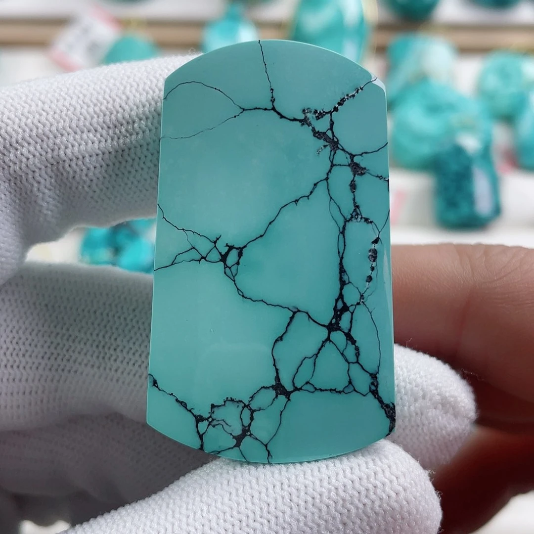 绿松石颈饰未镶嵌