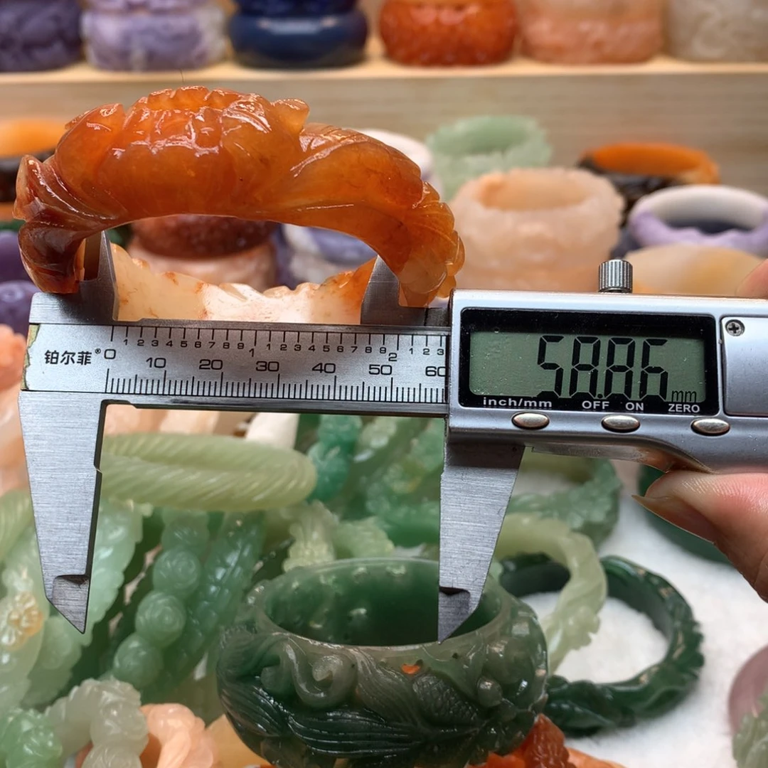 未镶嵌手镯石英质玉