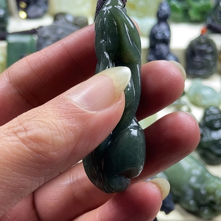 和田玉未镶嵌颈饰