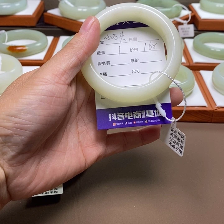 小***果和田玉（糖玉）未镶嵌手镯