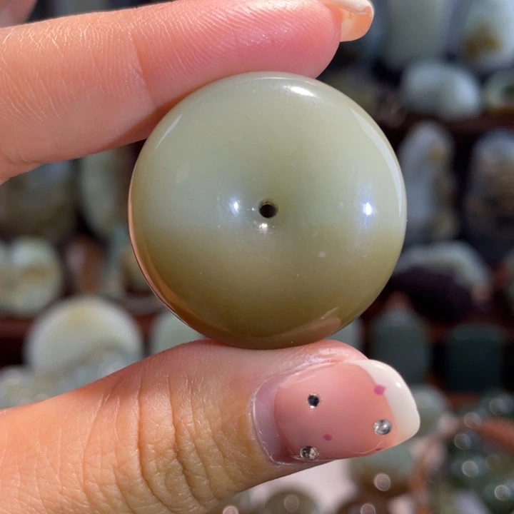 和田玉颈饰未镶嵌吊坠