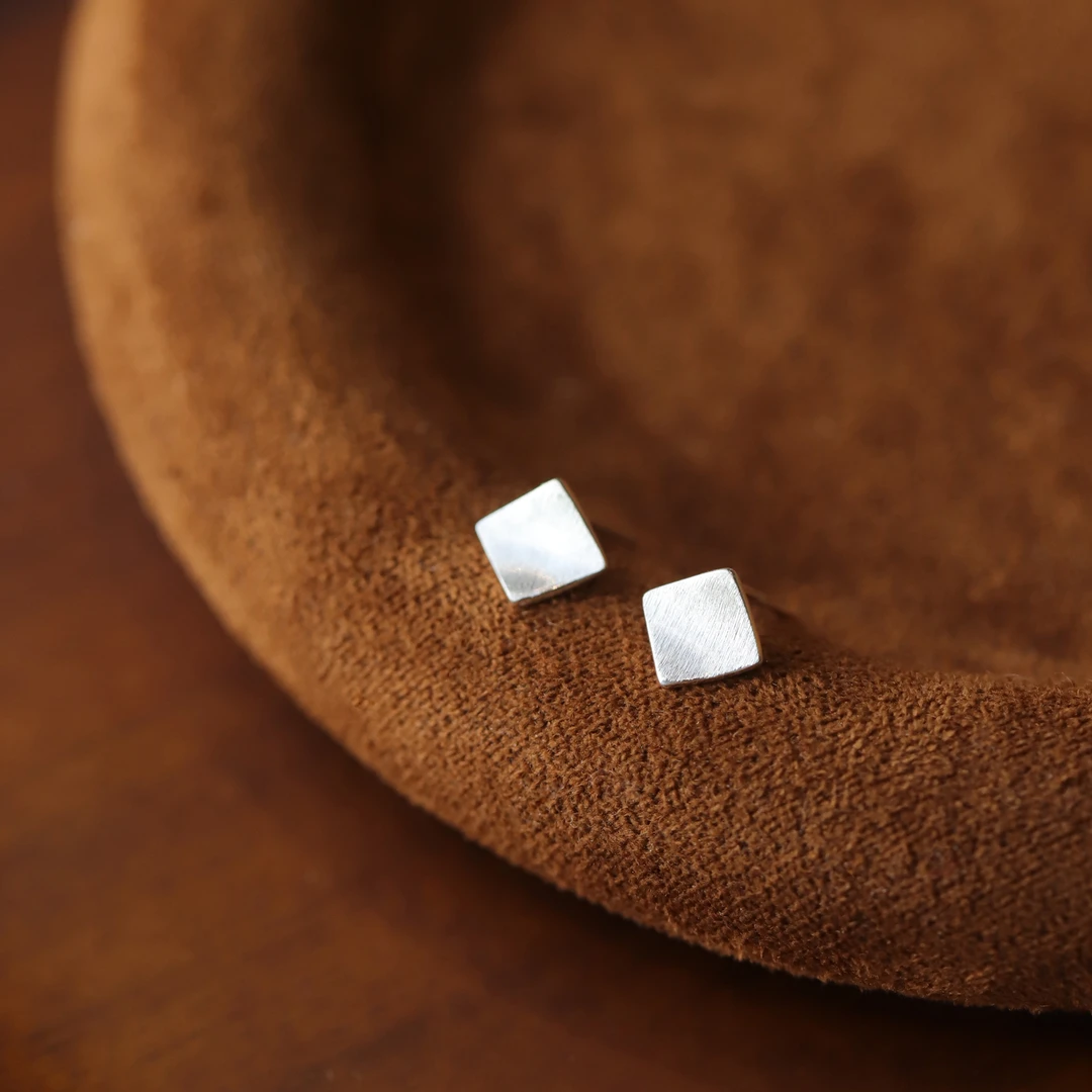 925银耳饰 小众设计高级感拉丝菱形耳钉女小巧精致几何不规则耳饰