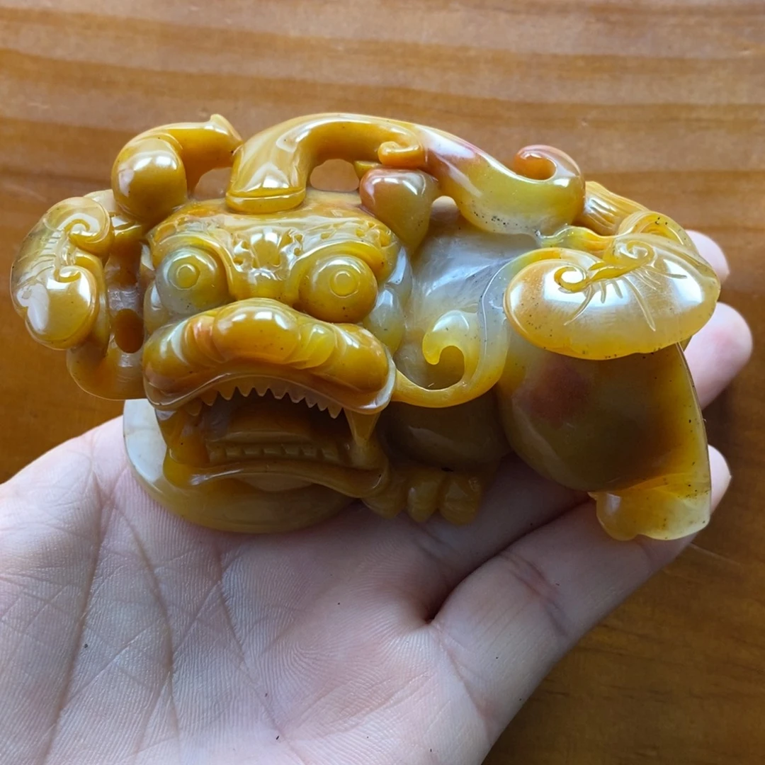 石英质玉（黄龙玉）未镶嵌颈饰降*