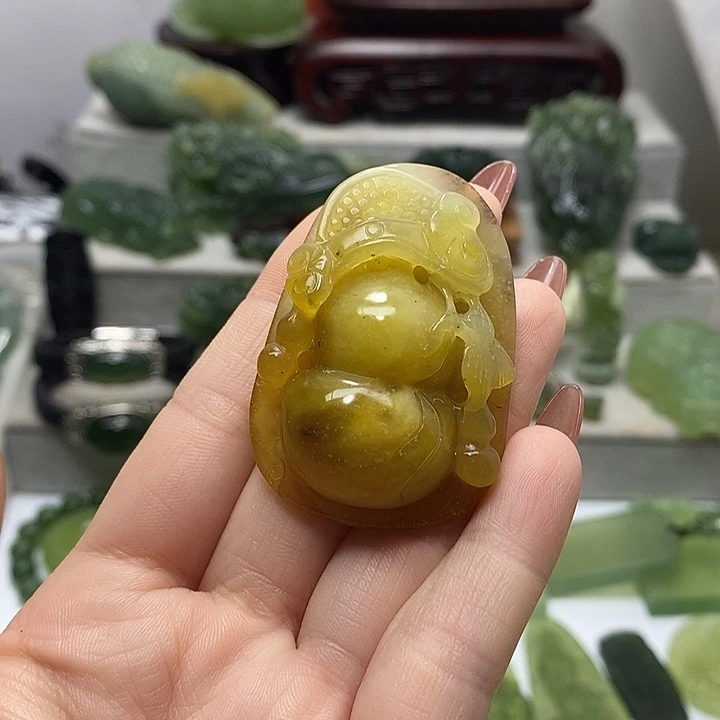 未镶嵌蛇纹石玉挂件