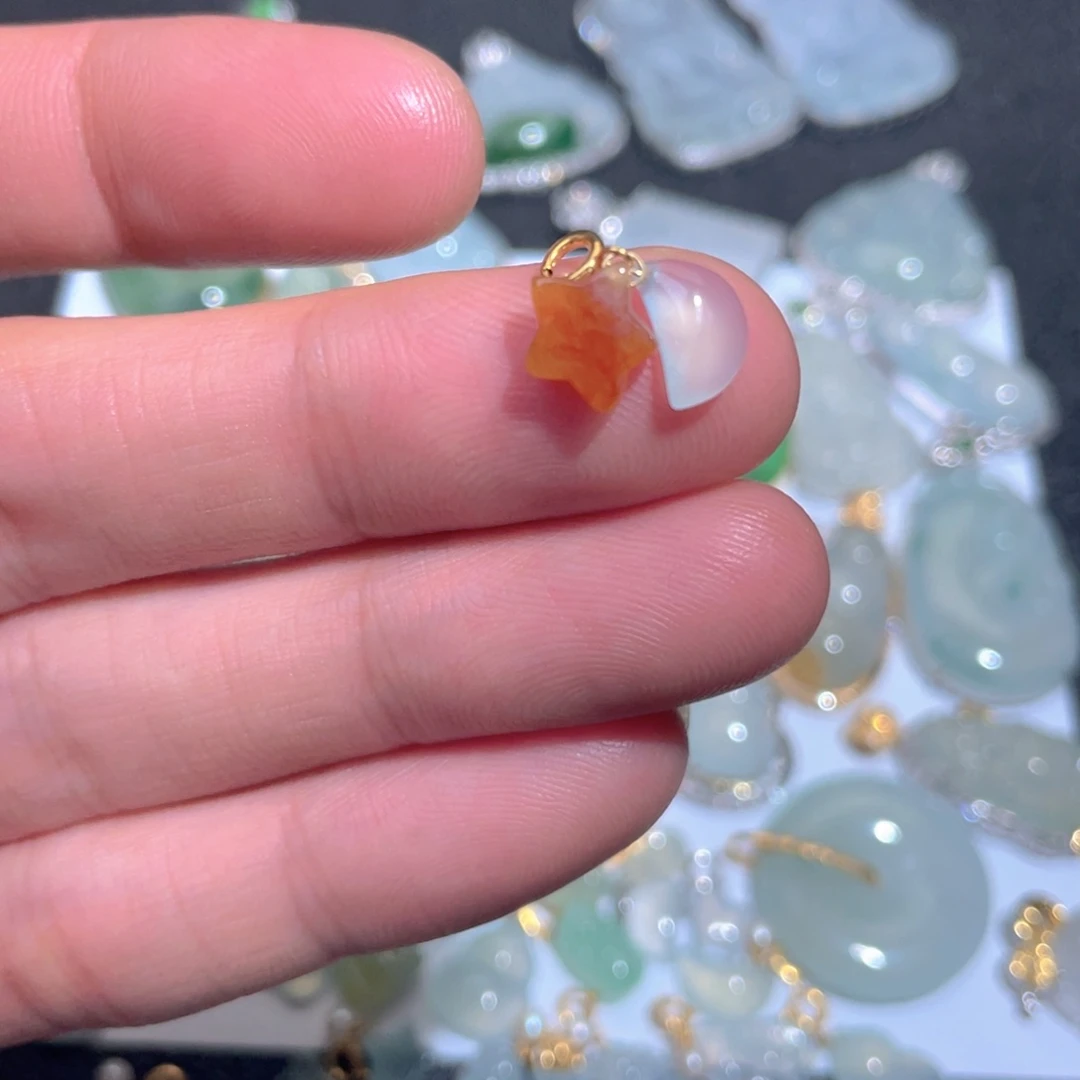 翡翠颈饰18K金镶嵌翡翠