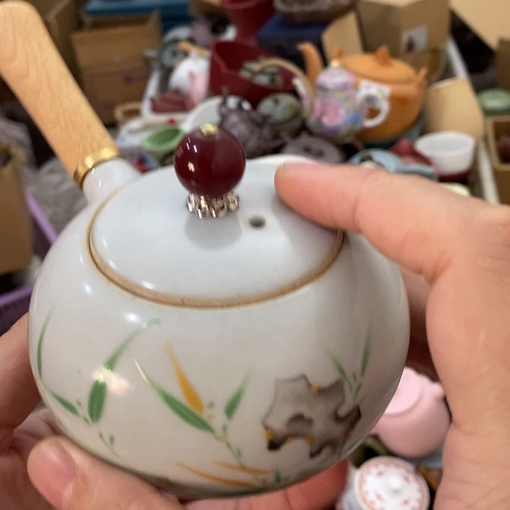陶瓷艺术品及陶瓷壶