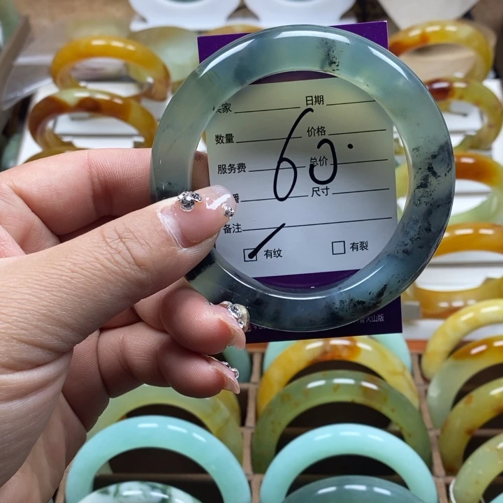 蛇纹石玉手镯未镶嵌