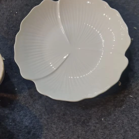 瓷片微瑕花瓣十寸大盘两个一组