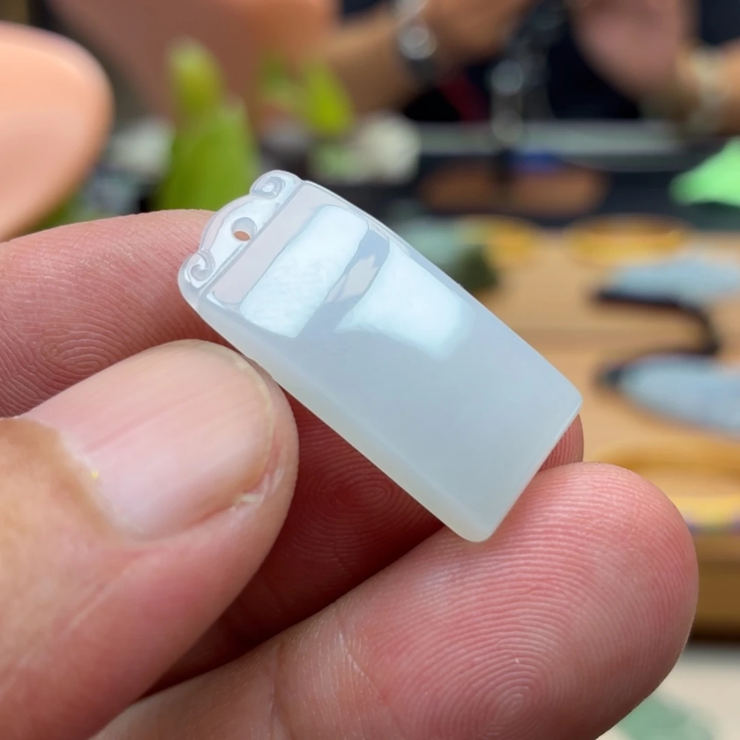 翡翠未镶嵌颈饰挂件