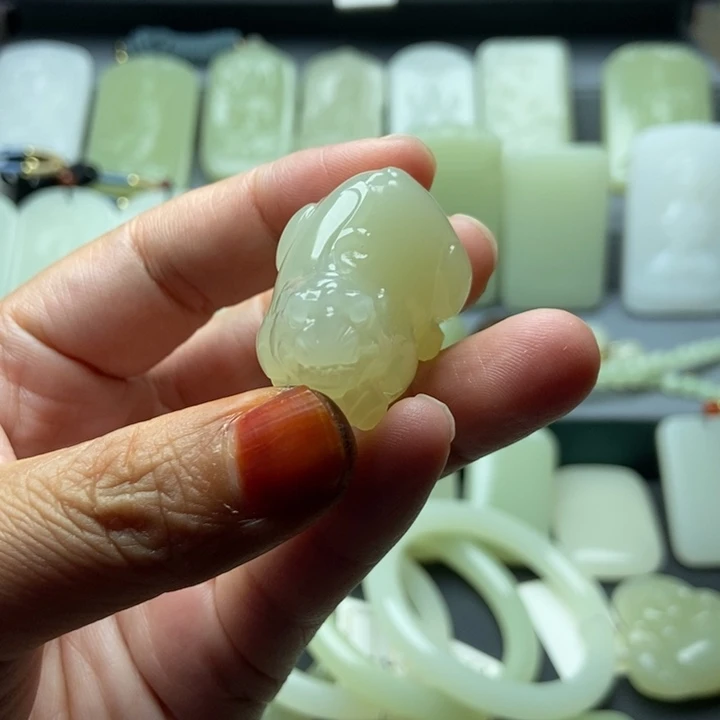 阡*青海格尔木貔貅吊坠