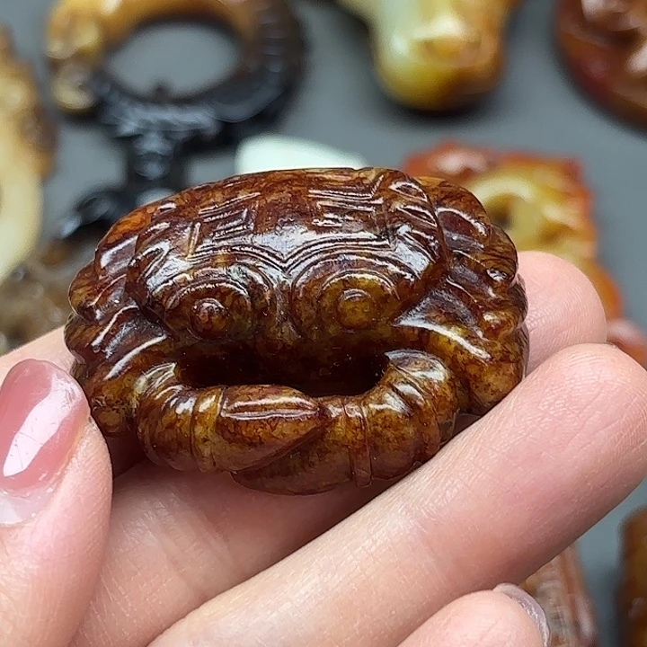 天***。和田玉未镶嵌颈饰