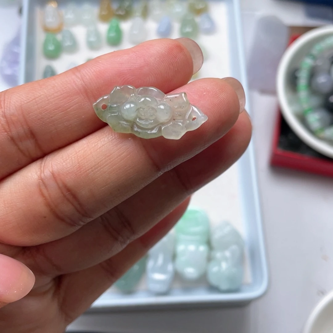 翡翠未镶嵌颈饰56786789