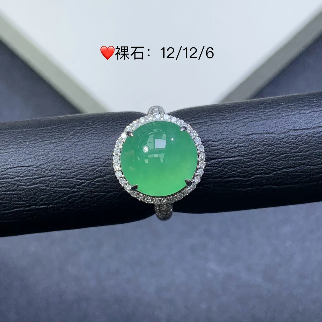 新品推荐·18K金冰种阳绿蛋面缅A翡翠玉石戒指气质轻奢
