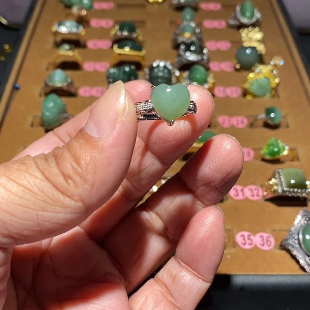 和田玉未镶嵌戒指