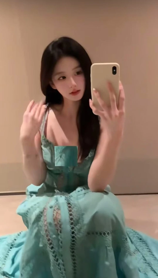 【B Y】纯欲辣妹风V领超好看吊带连衣裙女装气质夏日新款绝美小裙子