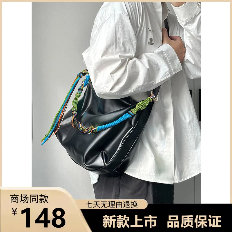 男款爆款2025新款潮大容量健身大挎包旅行包通勤上课包