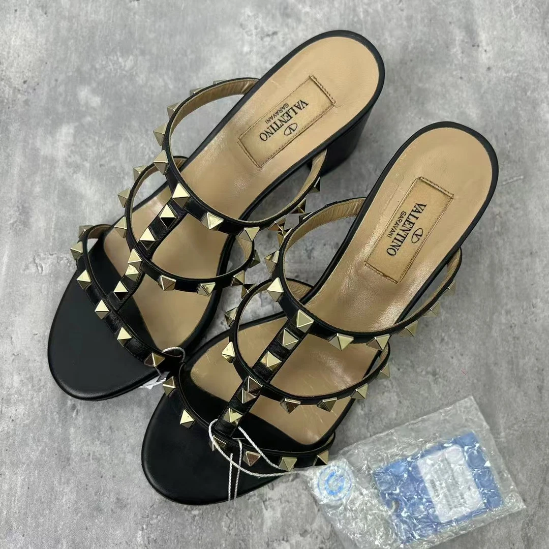 95新 Valentino/华伦天奴 38码/仔仔黑色三环扣粗跟凉鞋 xxs1204
