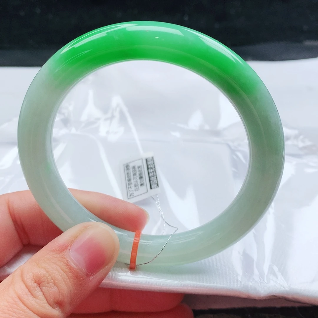 翡翠手镯未镶嵌58.5圈口