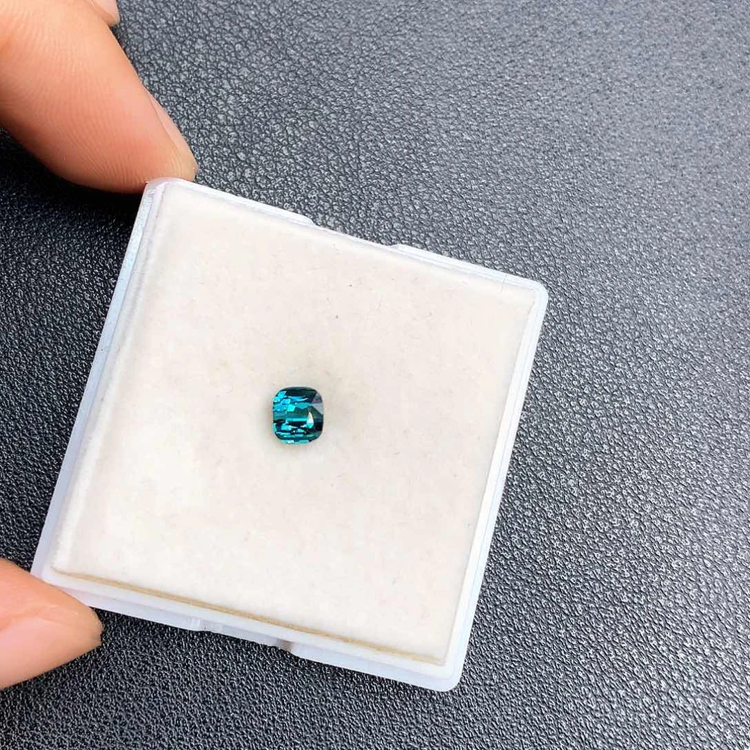 碧玺裸石未镶嵌0.85克拉