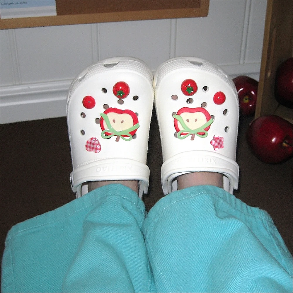 细细条 趣味苹果番茄休闲户外沙滩凉拖时尚多巴胺diy洞洞鞋女夏季