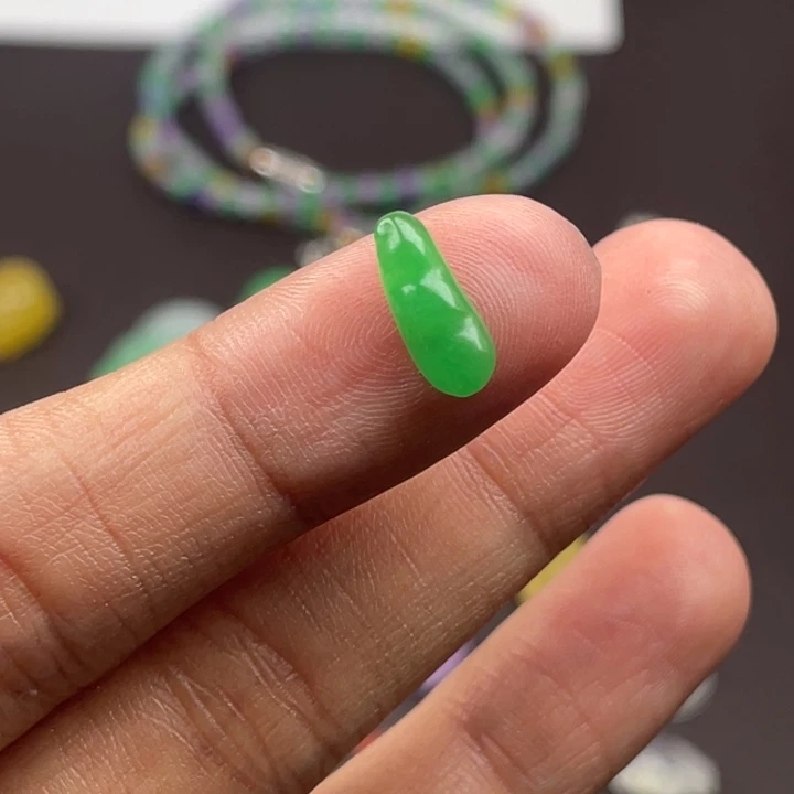 翡翠未镶嵌颈饰吊坠