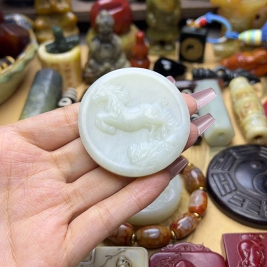 蛇纹石玉未镶嵌颈饰