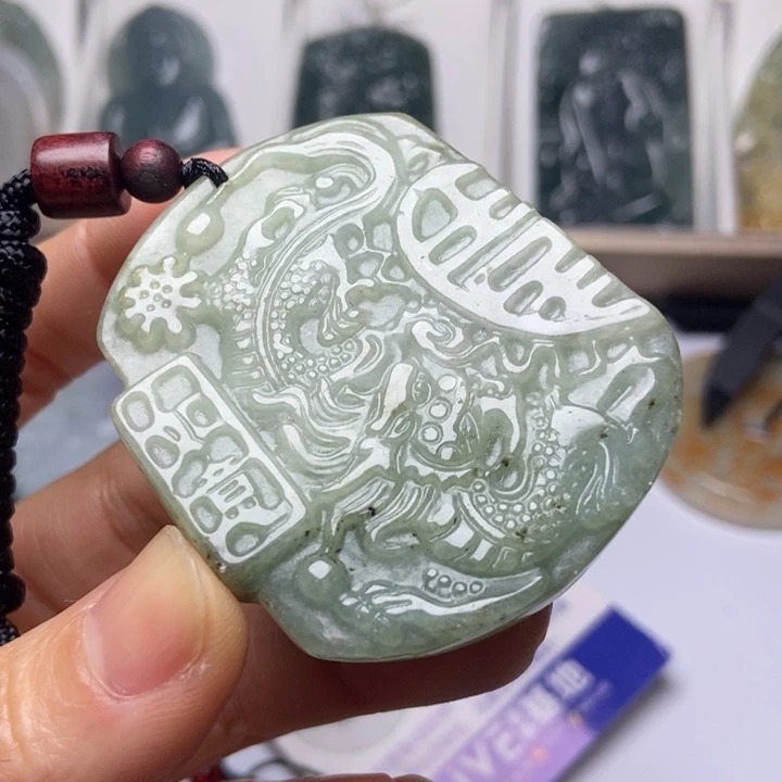 翡翠未镶嵌颈饰翡翠