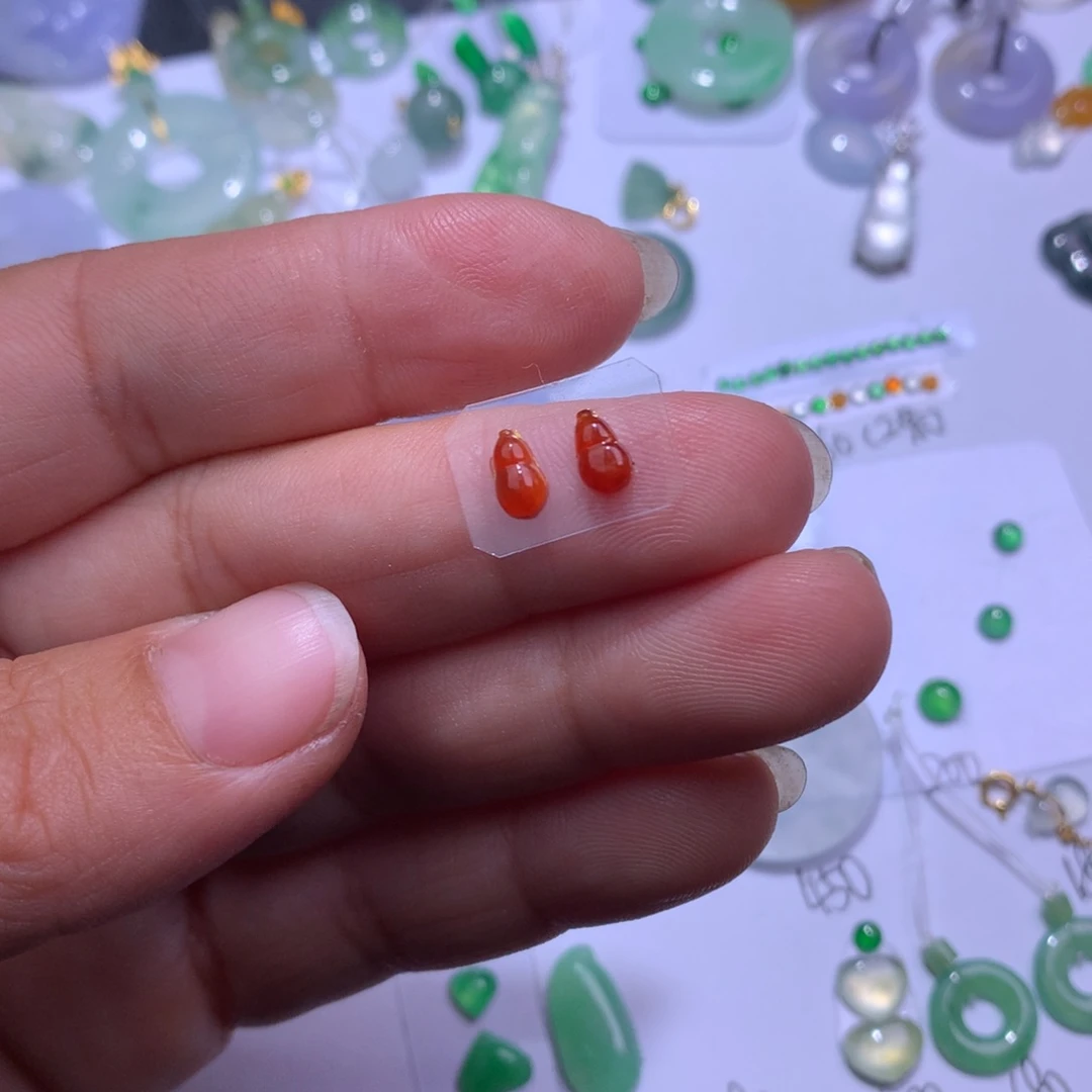 翡翠未镶嵌颈饰葫芦