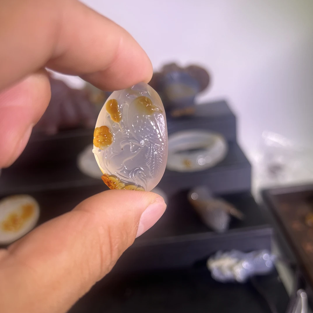 马达加斯加玛瑙俏色巧雕