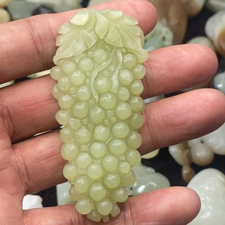 和田玉未镶嵌吊坠(赠链)