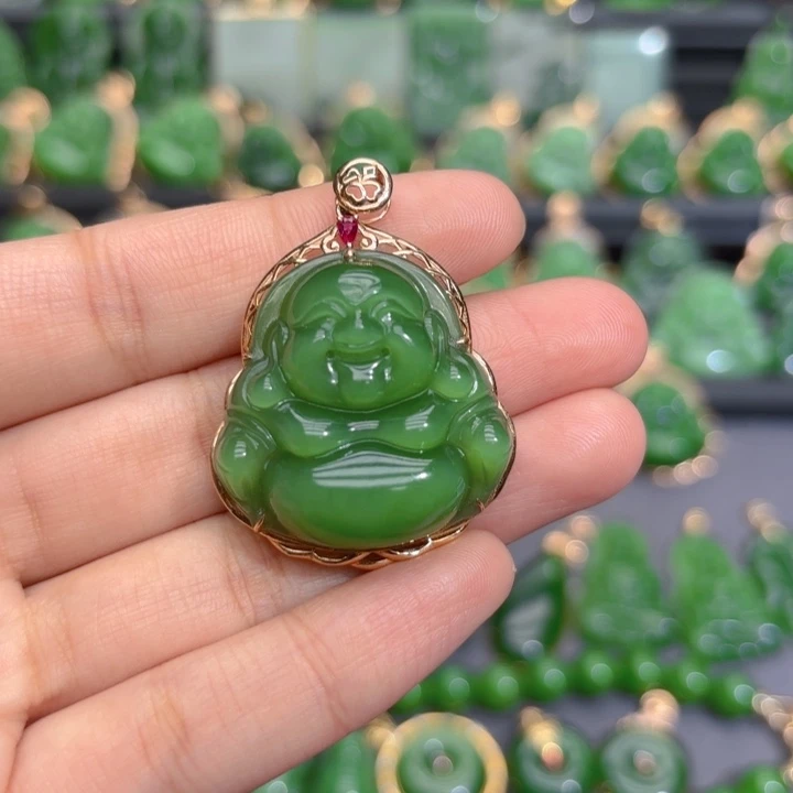 颈饰18K金镶嵌和田玉（碧玉）