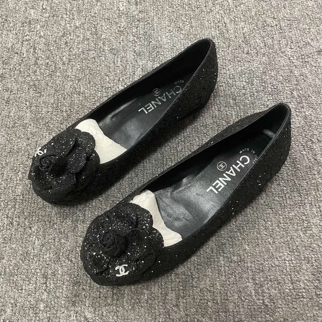 95新 Chanel/香奈儿 一脚蹬黑色亮片山茶花平底单鞋 35码/5768