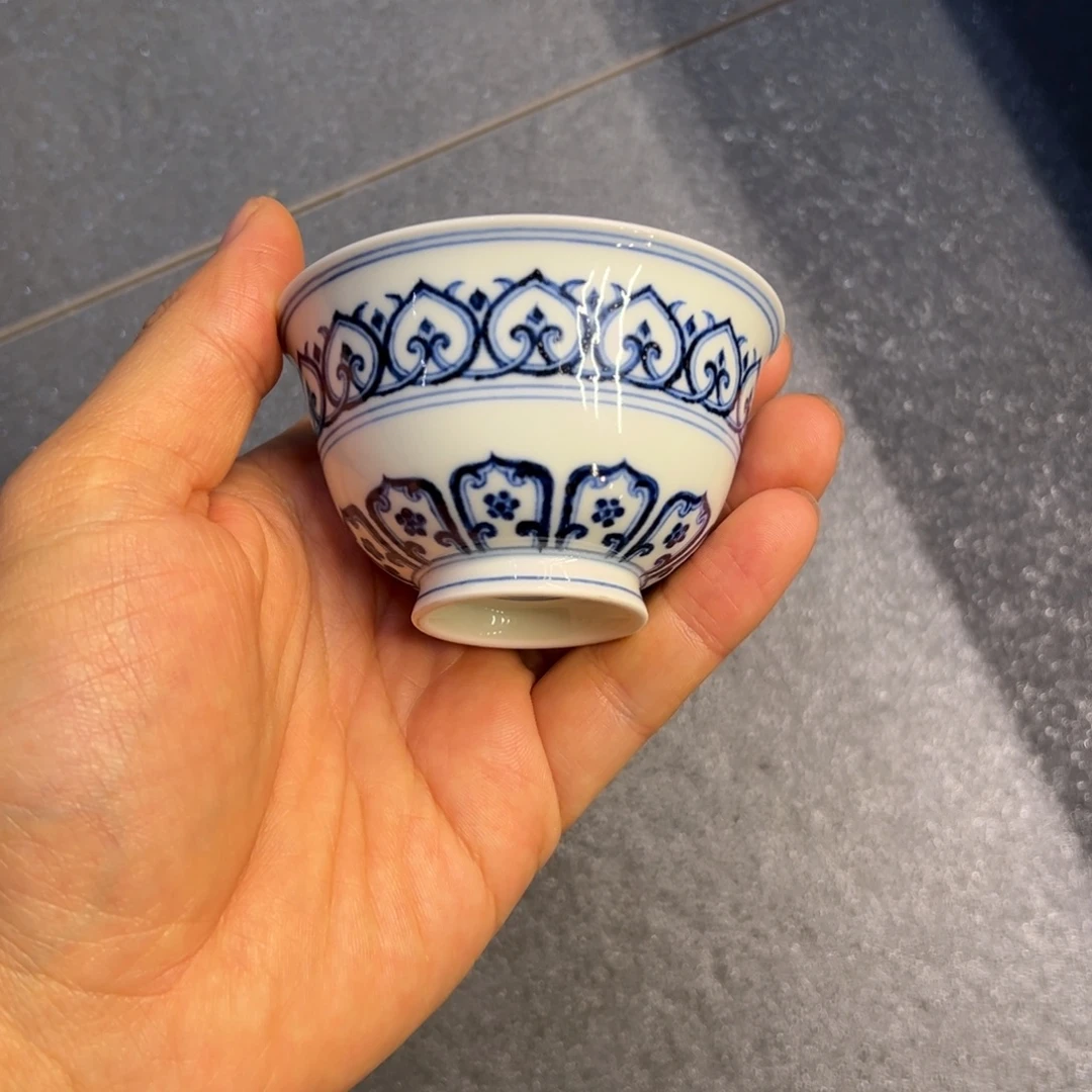 陶精品青花宝相纹撇口杯口径约8厘米
