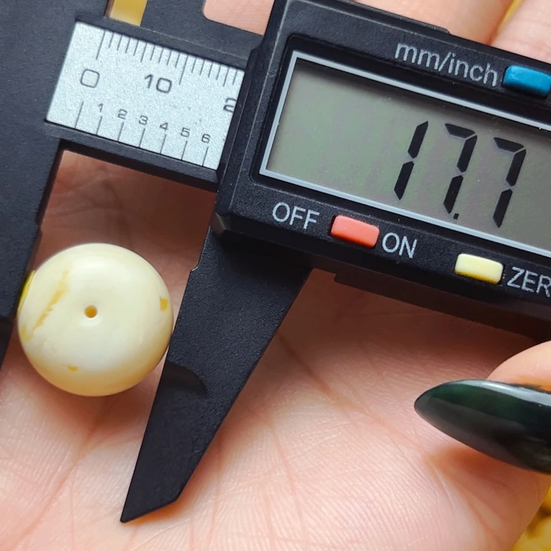 未镶嵌蜜蜡裸石17mm扣子 1.83g