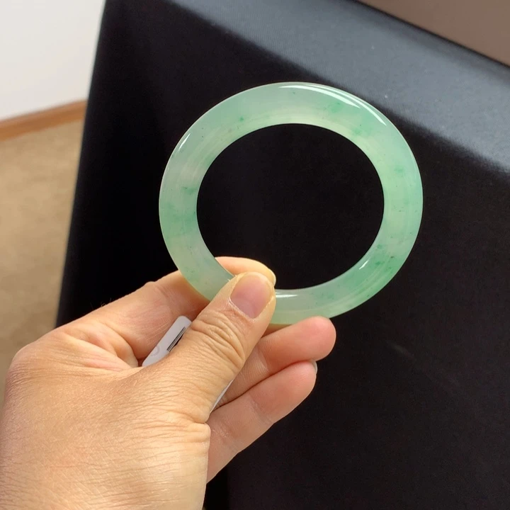 石英质玉手镯未镶嵌七*鱼