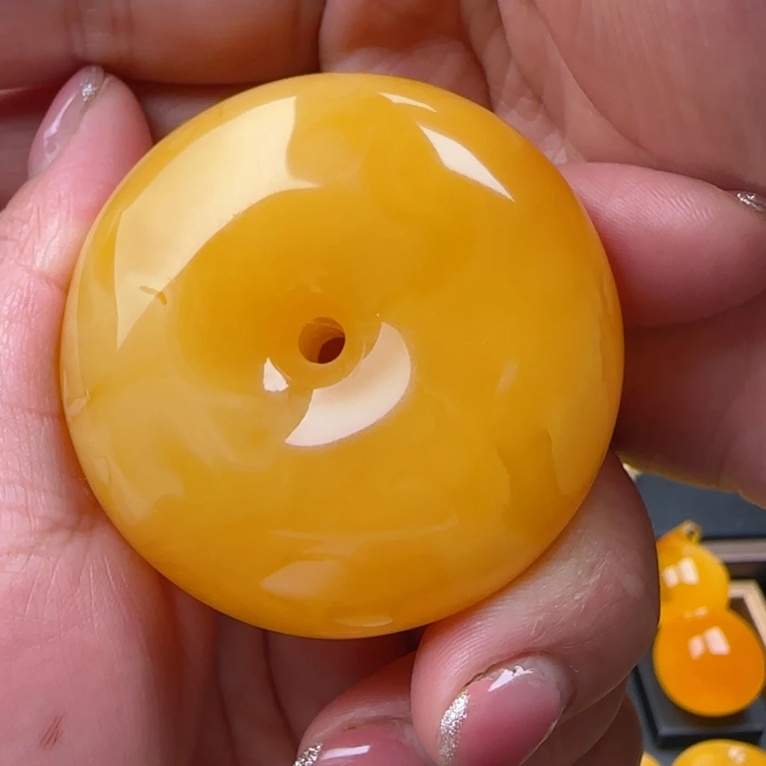 琥珀颈饰未镶嵌焦皮平安扣