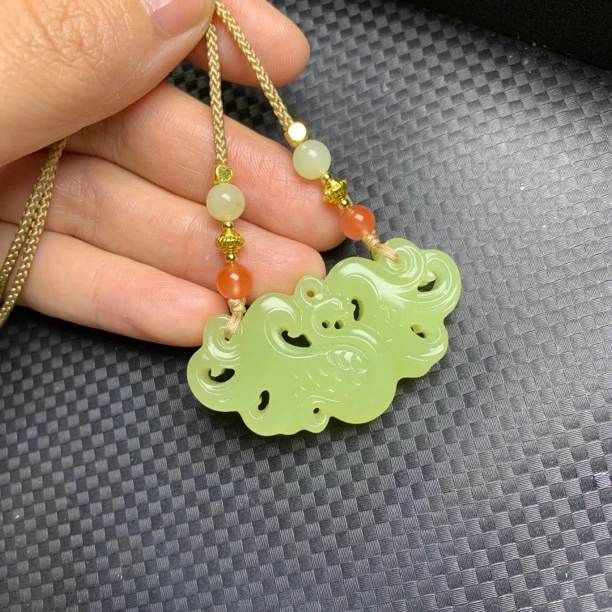 和田玉冰黄口仿古凤吊坠