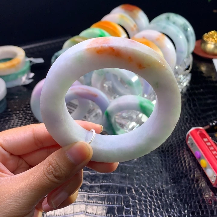 定制翡翠未镶嵌手镯