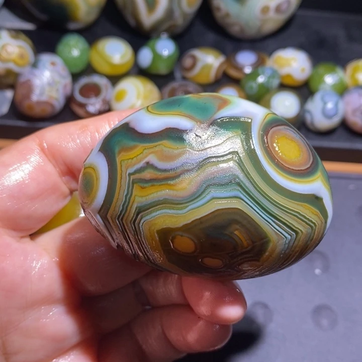 未镶嵌玛瑙/玉髓珠宝半成品卡**里