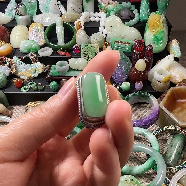 翡翠未镶嵌颈饰翡翠未镶嵌颈饰