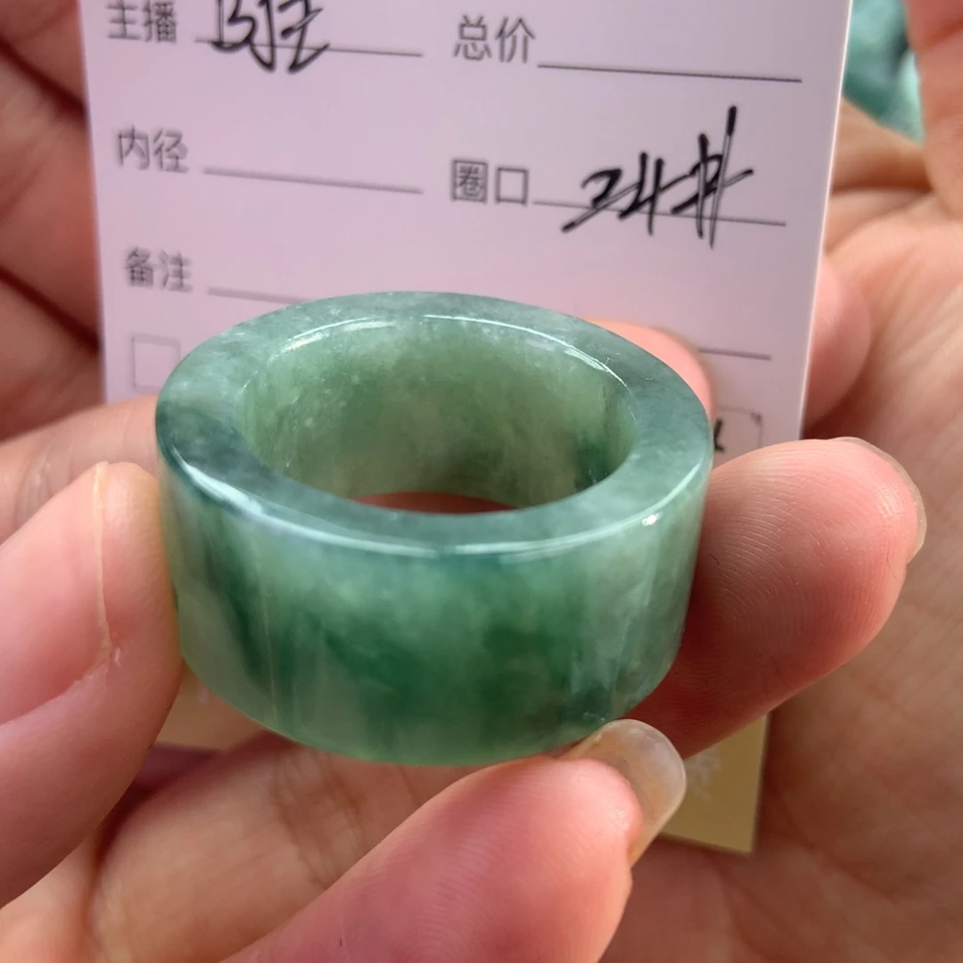 未镶嵌戒指翡翠?****翡翠