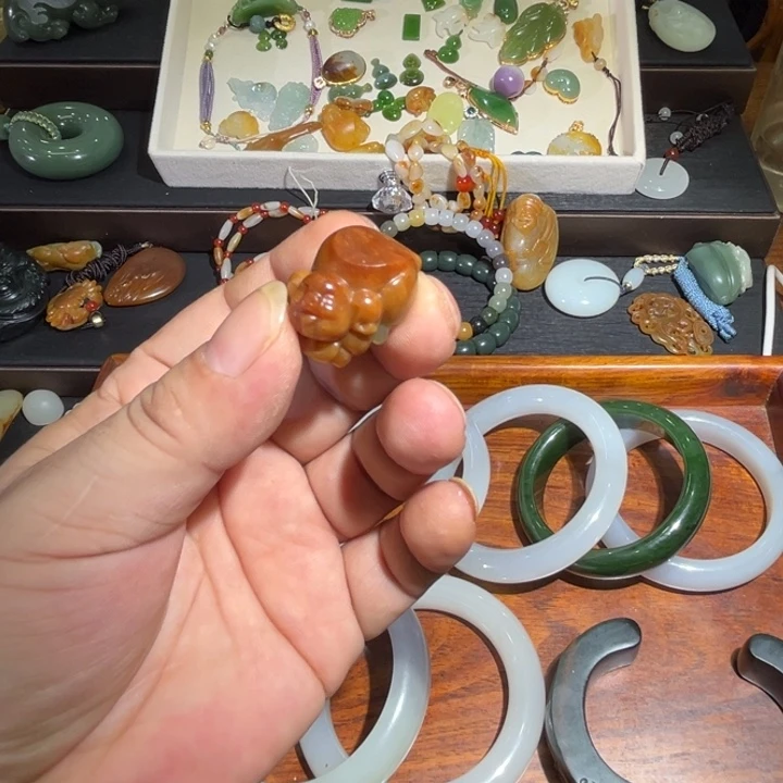 和田玉（子料）未镶嵌吊坠(不含链)和田玉籽料黄沁翠青福猪