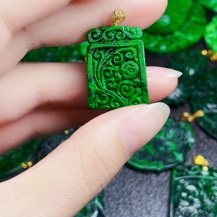 翡翠18K金镶嵌颈饰多样性有包容