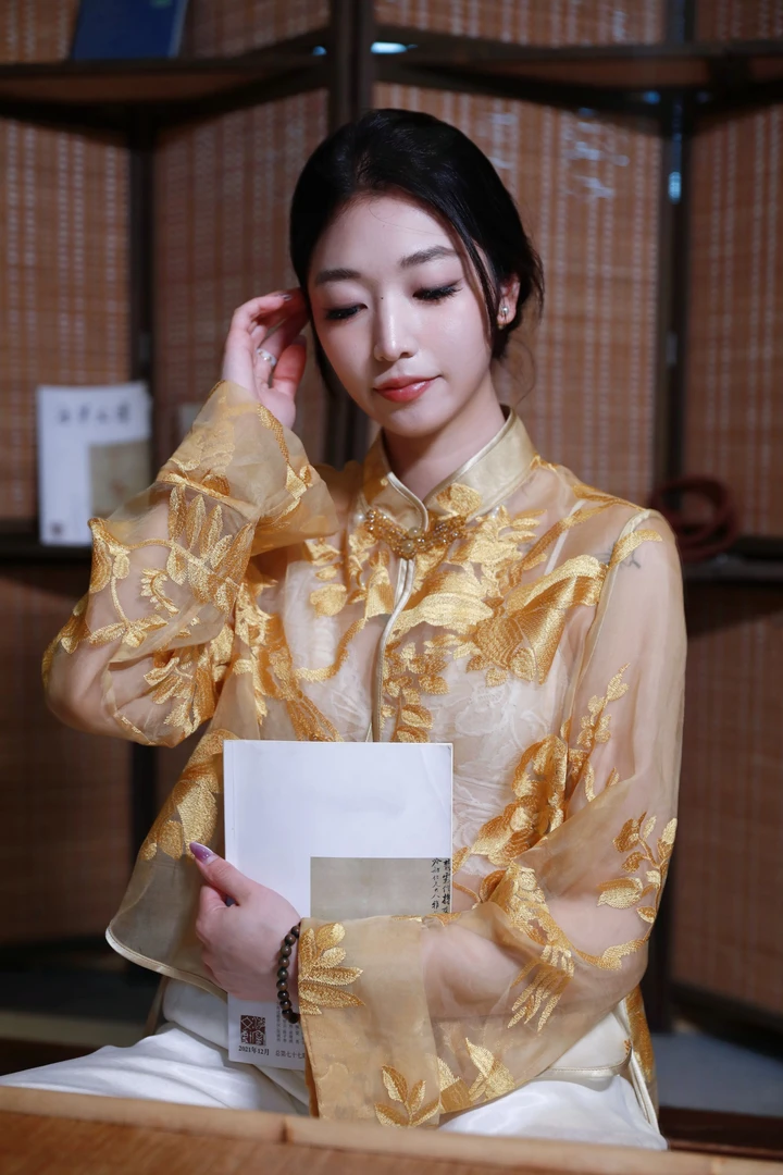 新款夏季时尚气质桑蚕丝刺绣薄外套国风新中式女款583