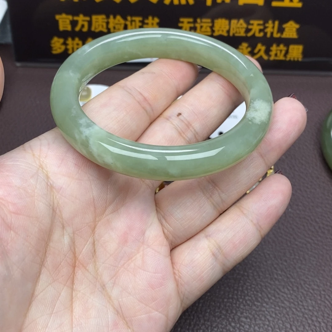 顺***然和田玉未镶嵌手镯